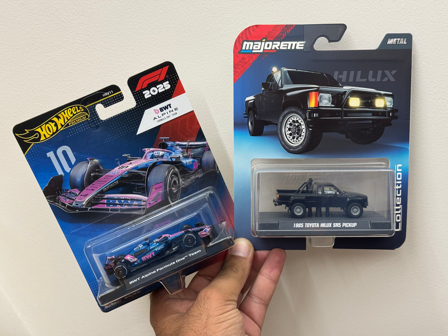 Hot Wheels - BWT Alpine F1 + 1985 Toyota Hilux