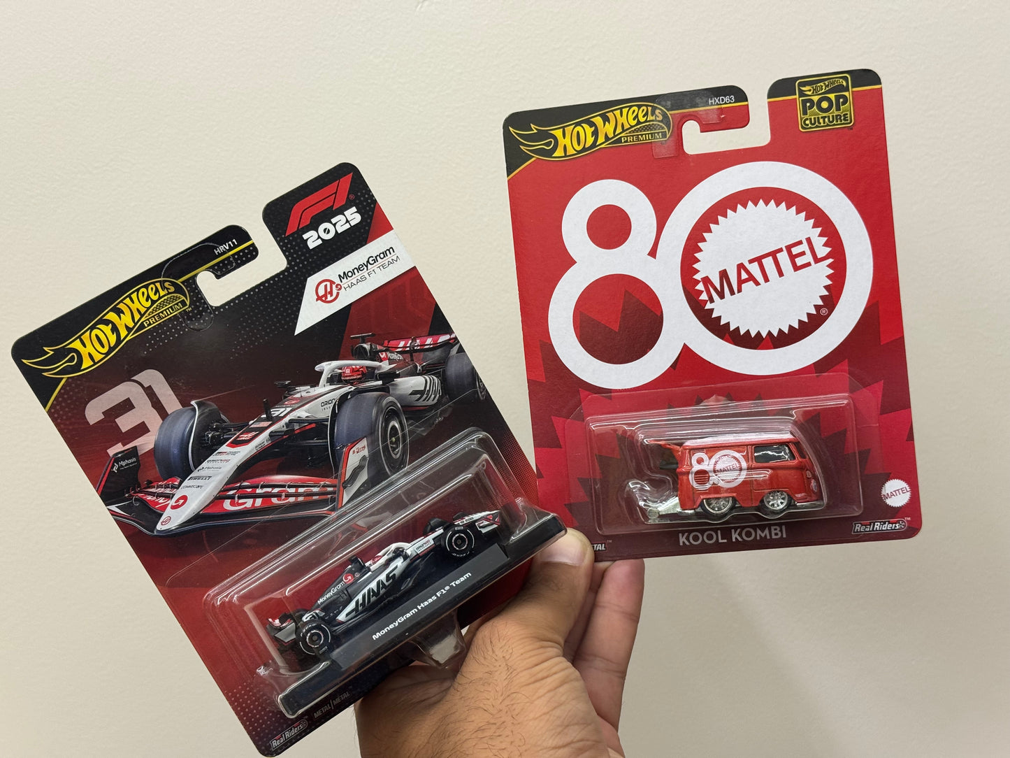 Hot Wheels - Moneygram Haas F1 Team + Kool Kombi