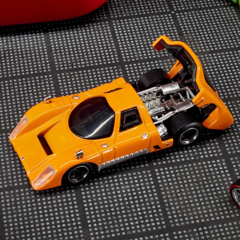 Hot Wheels Elite 64 McLaren M6GT ( Imported)