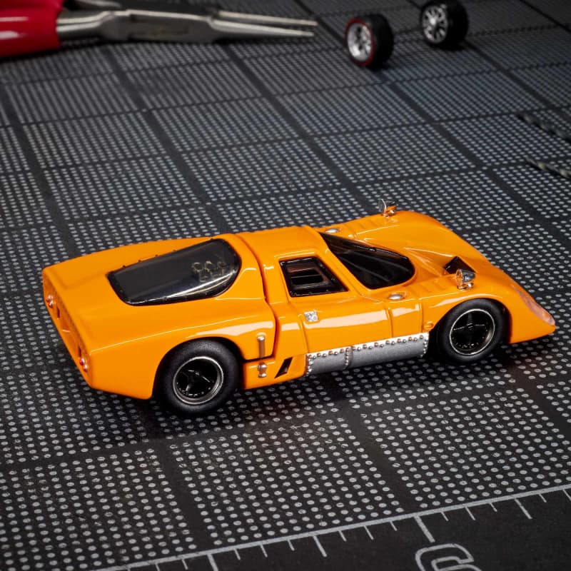 Hot Wheels Elite 64 McLaren M6GT ( Imported)