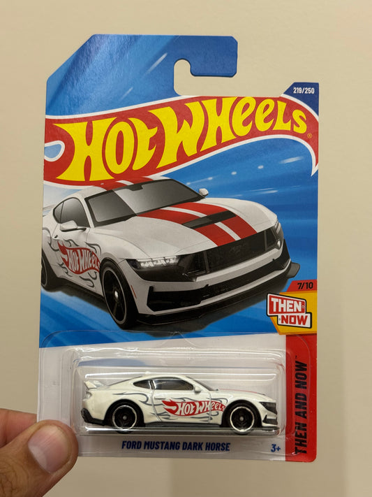 Hot Wheels - FORD MUSTANG DARK HORSE
