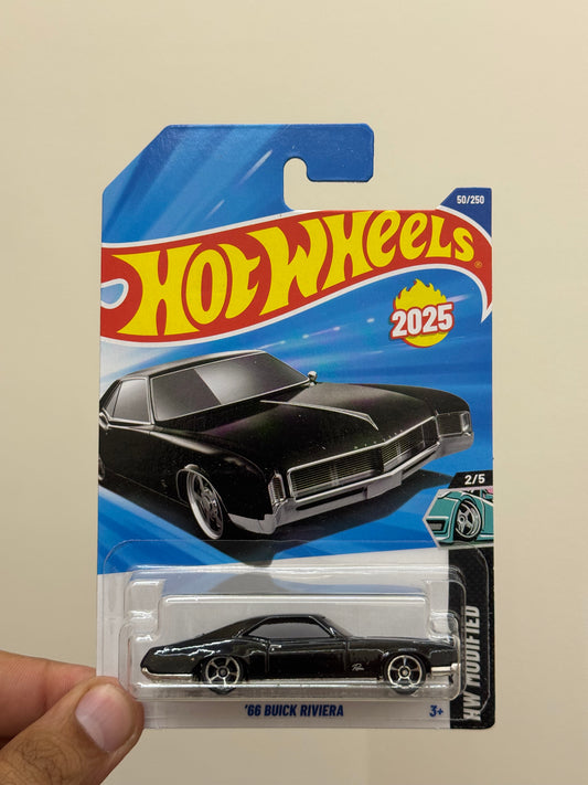 Hot Wheels - 66 Buick Riviera