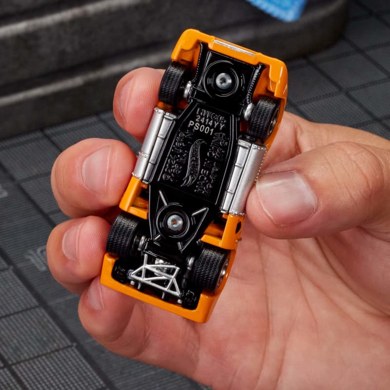 Hot Wheels Elite 64 McLaren M6GT ( Imported)