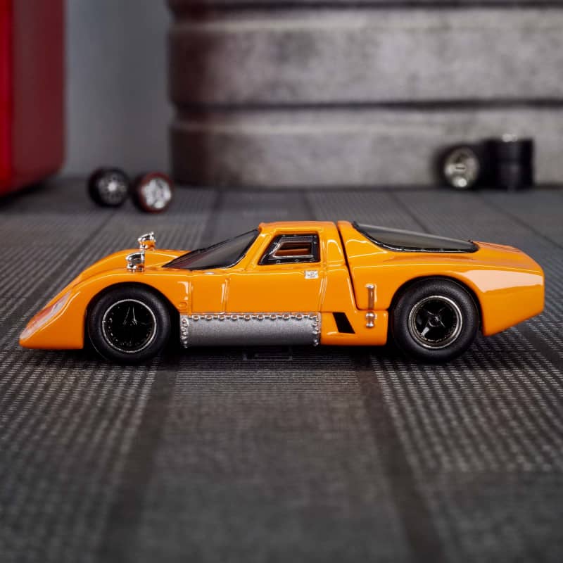 Hot Wheels Elite 64 McLaren M6GT ( Imported)