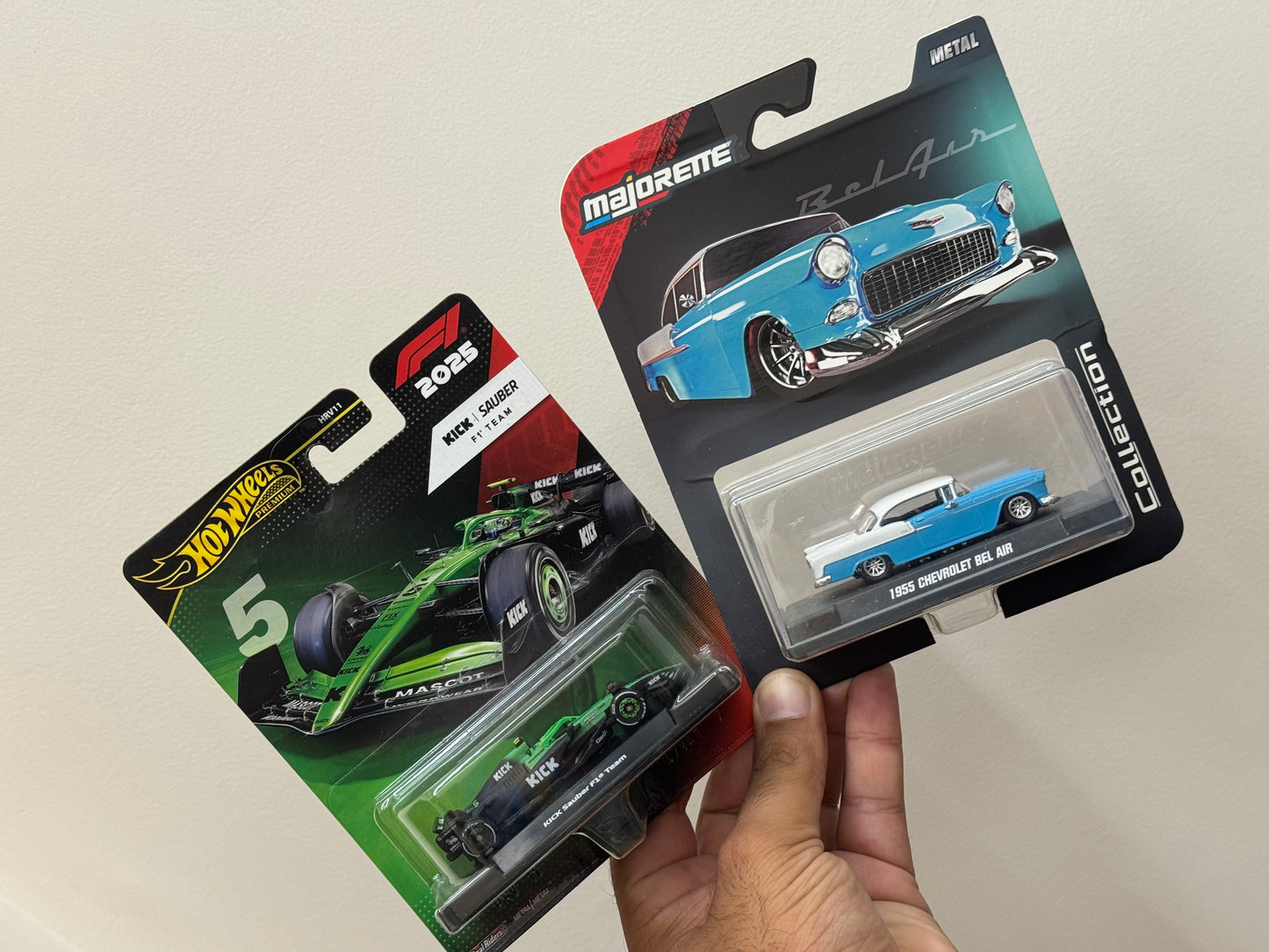 Hot Wheels - Kick Sauber F1 + 1955 Chevrolet Bel Air