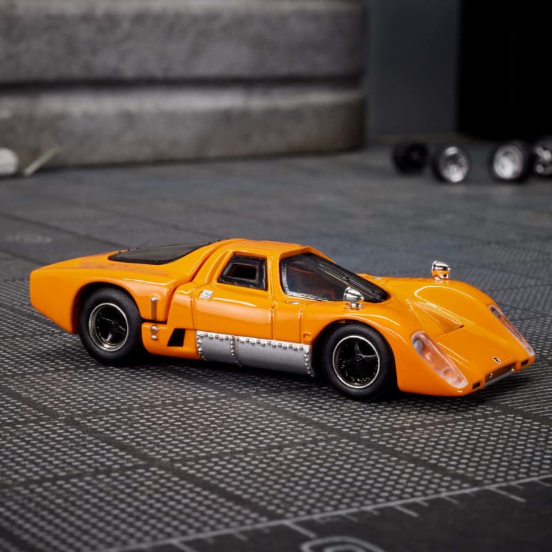 Hot Wheels Elite 64 McLaren M6GT ( Imported)