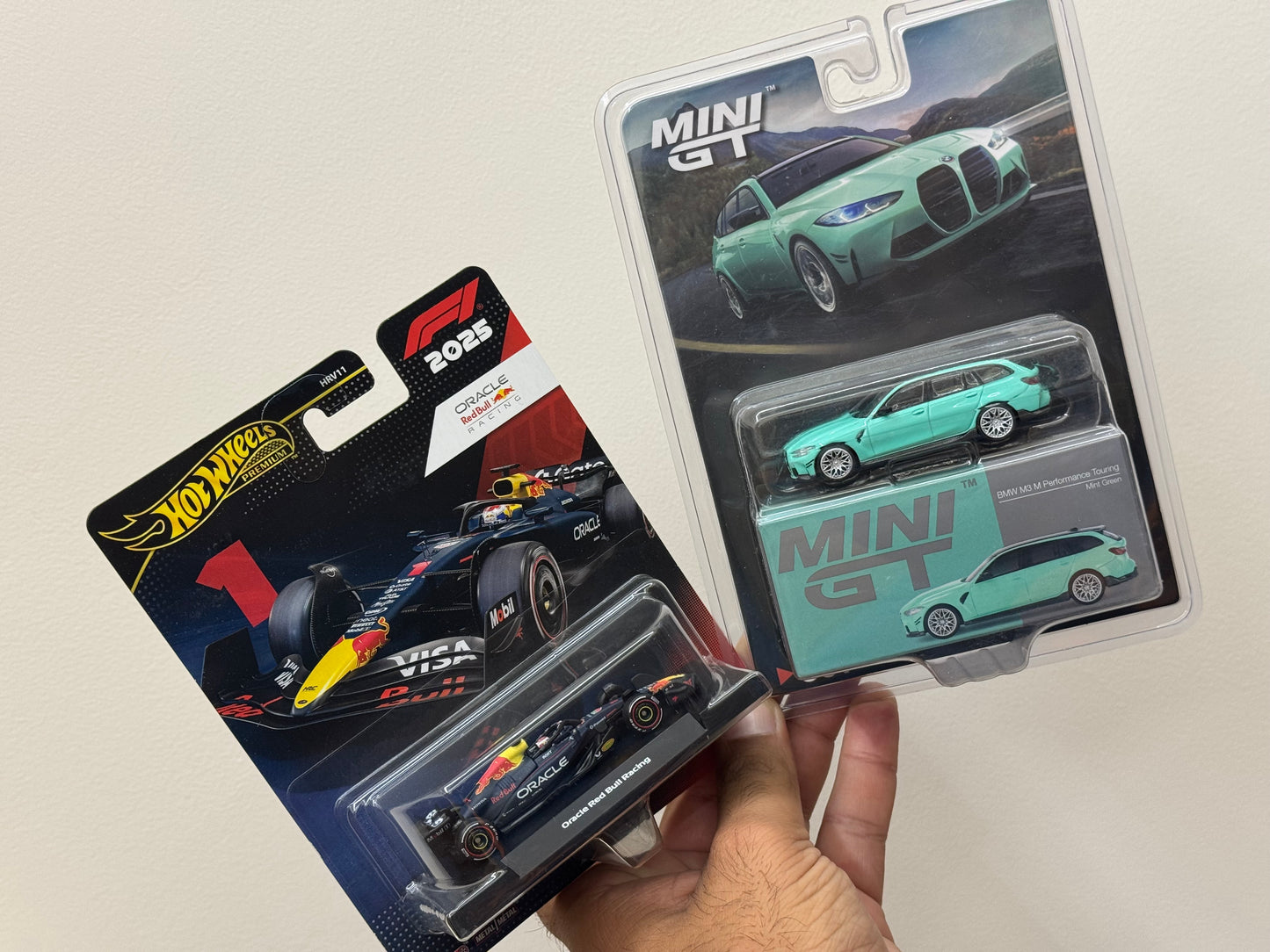 Hot Wheels - Oracle Red Bull Racing + Mini Gt BMW M3