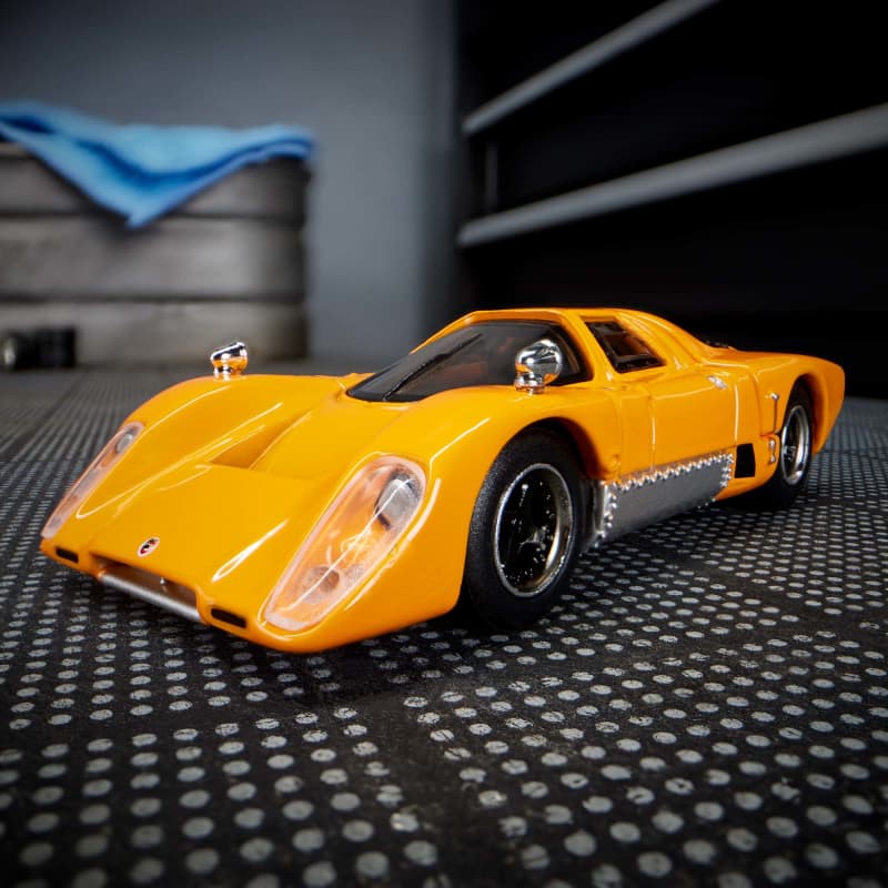 Hot Wheels Elite 64 McLaren M6GT ( Imported)