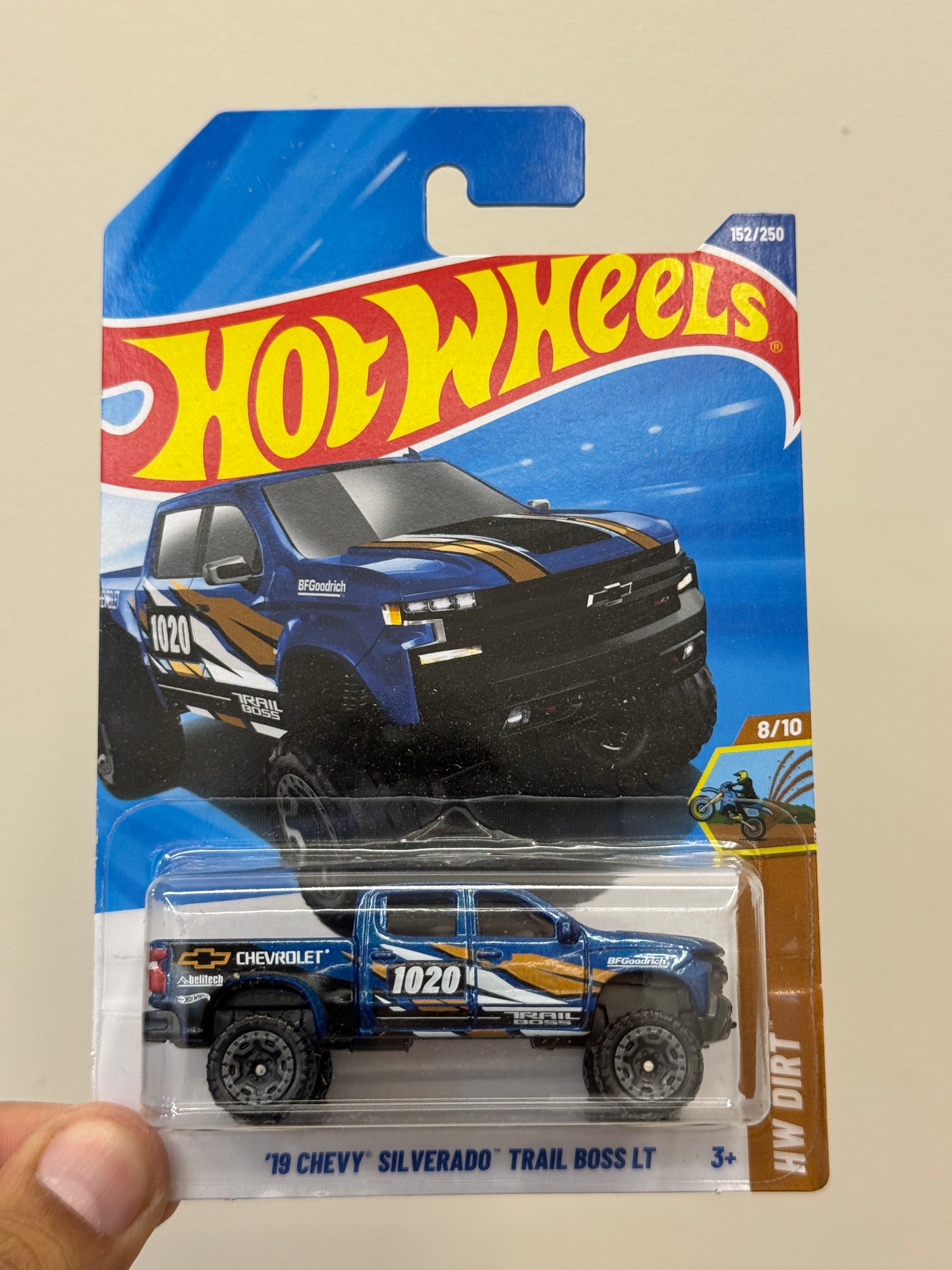 Hot Wheels - 19 CHEVY SILVERADO (J2025)