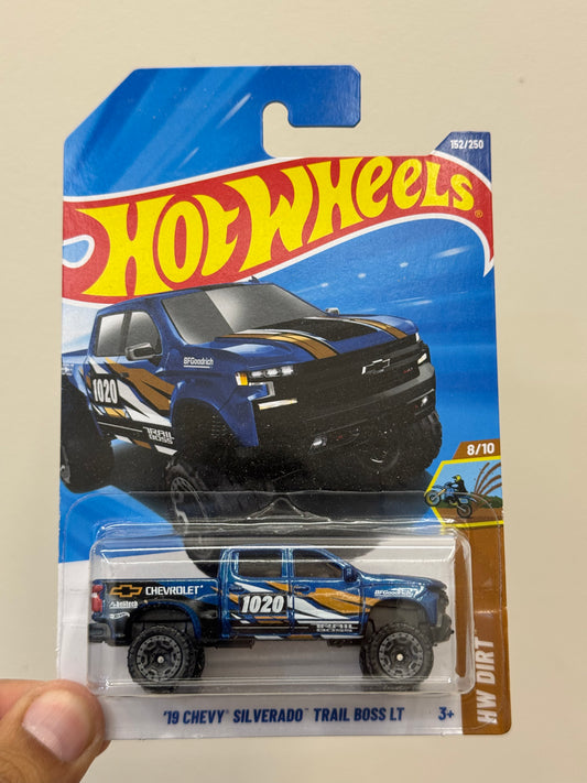 Hot Wheels - 19 CHEVY SILVERADO (J2025)
