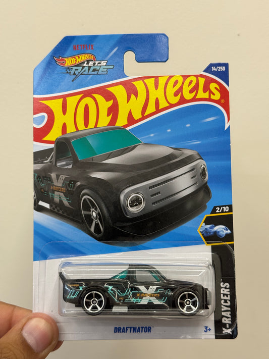 Hot Wheels - DRAFTNATOR (J2025)