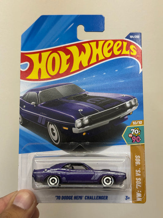 Hot Wheels - 70 DODGE HEMI CHALLENGER (J2025)