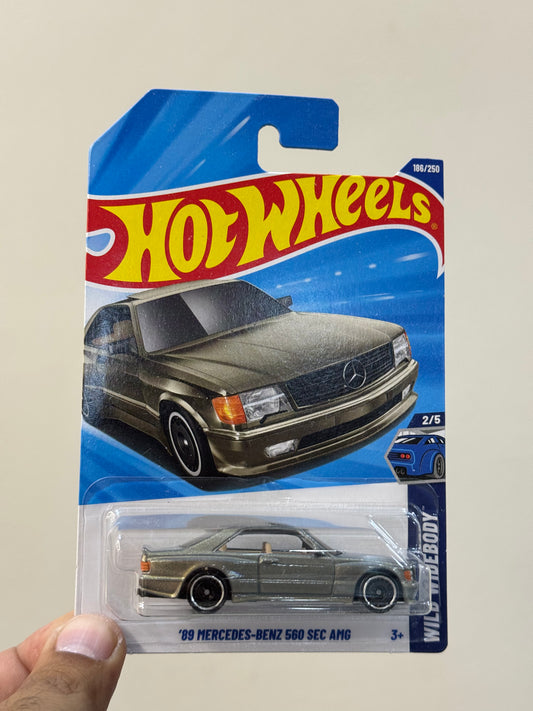 Hot Wheels - 89 MERCEDES-BENZ 560 SEC AMG (J2025)